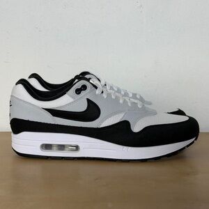 Nike Air Max 1 Men's Black and White Sneaker size 10
